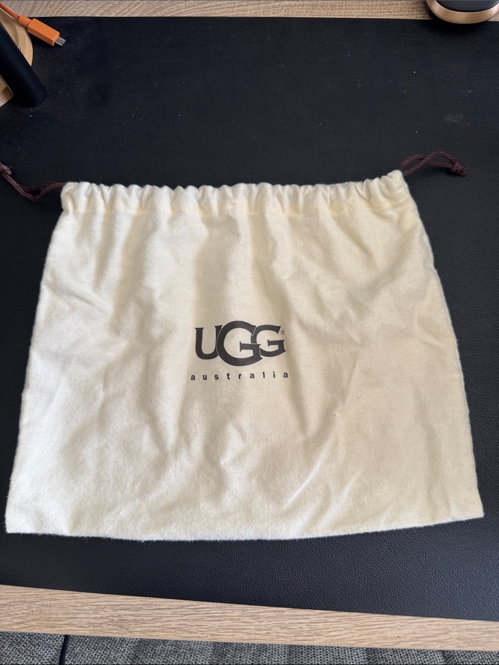 UGG Cream Drawstring Dust Bag - Picture 3 of 3